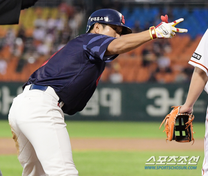 홈런·타점 1위&안타 2위, 외야 수비도 '건재'…4년 34억원 이상의 …