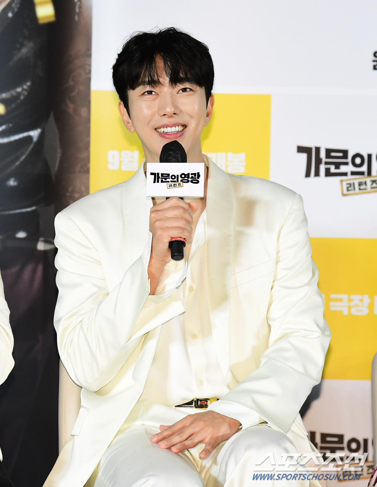 [SC현장] "작품성보단 웃음으로"…10년 만에 돌아온 '가문의 영광:리…