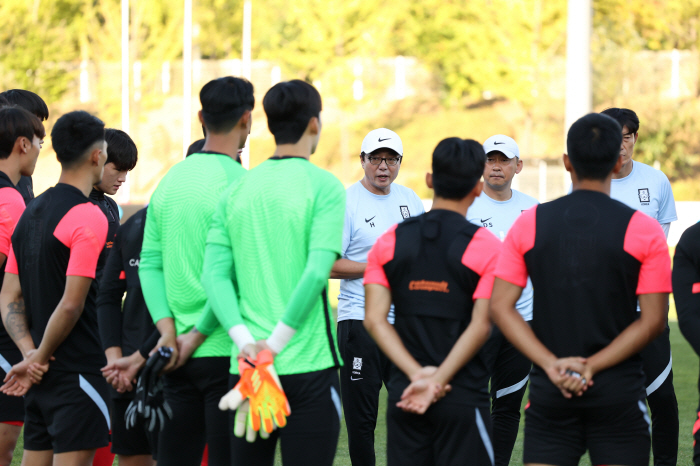 "3승 하겠다" '세계 최초 10회 연속 본선행' 노리는 황선홍호, 파리…