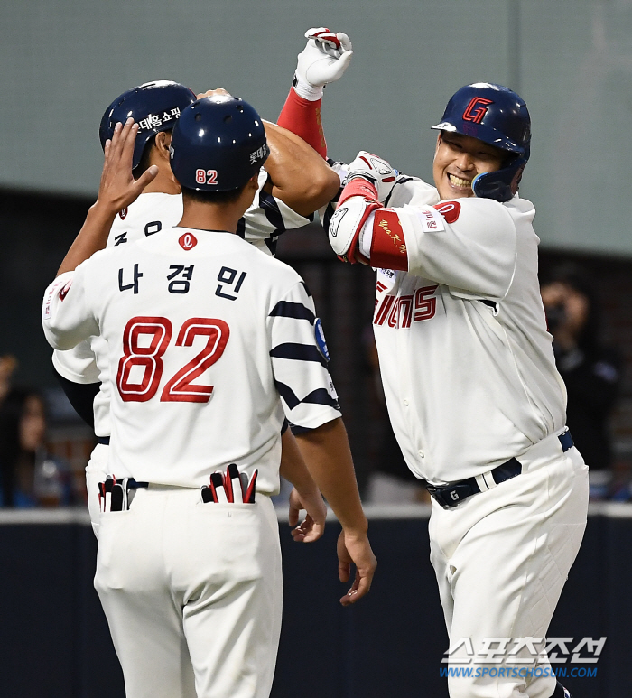 '감기투혼 3점포→명품 리드' 80억 포수 맹활약, 숨은공신 따로 있었다…
