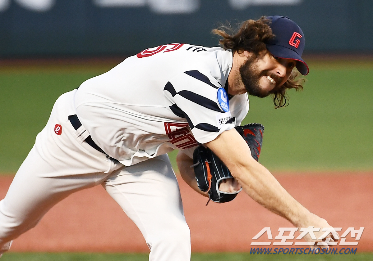 포효한 '사직 예수' 윌커슨, 울산 마운드에서도 빛났다 '가을 야구 희망…
