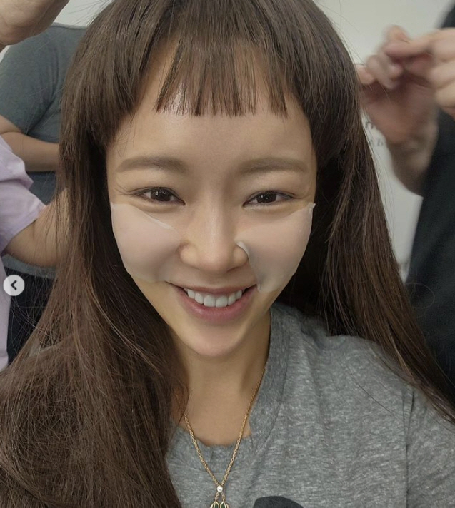황정음, '처참하게 잘린 앞머리'에 "인생은…아름다워" 웃픈 미소