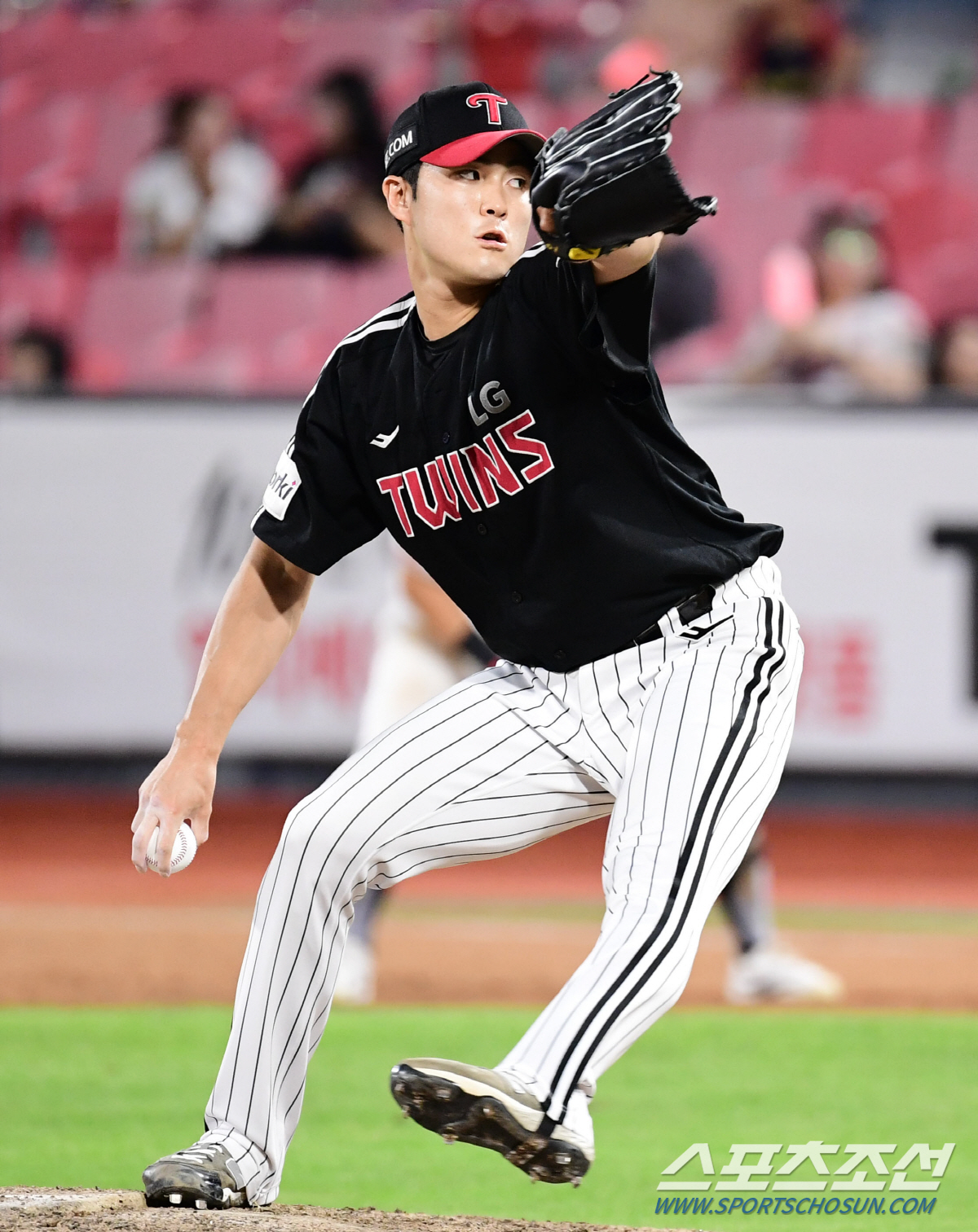 '잠실예수 수원에서 7이닝 무실점 완벽 부활' 'LG킬러'에 판정승. L…