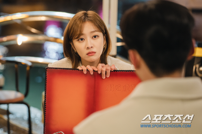 '미스 캐스팅' 논란 로운, 드디어 몸 풀렸네! 화려한 비주얼에 '파파매…
