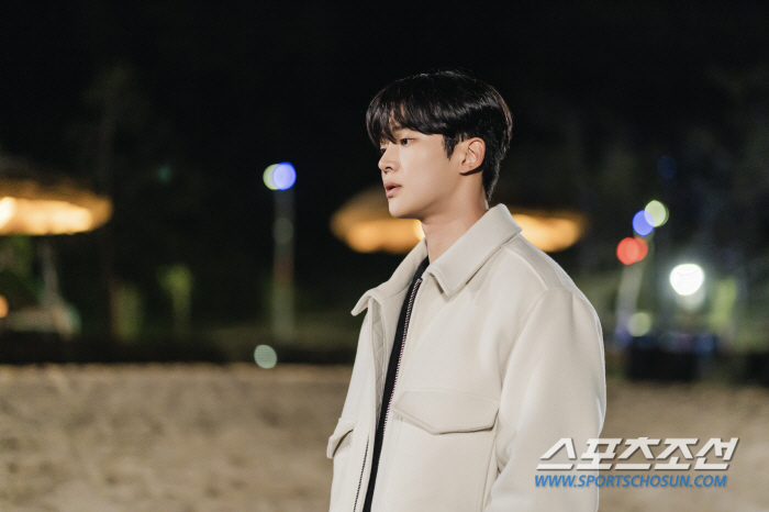 '미스 캐스팅' 논란 로운, 드디어 몸 풀렸네! 화려한 비주얼에 '파파매…