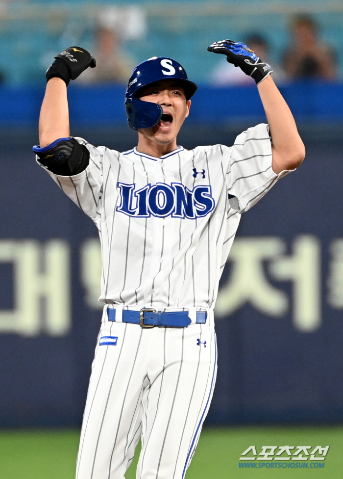 '8월 4할 타자' 구자욱, 좌익수로 포지션 이동…'1m64 신데렐라' …