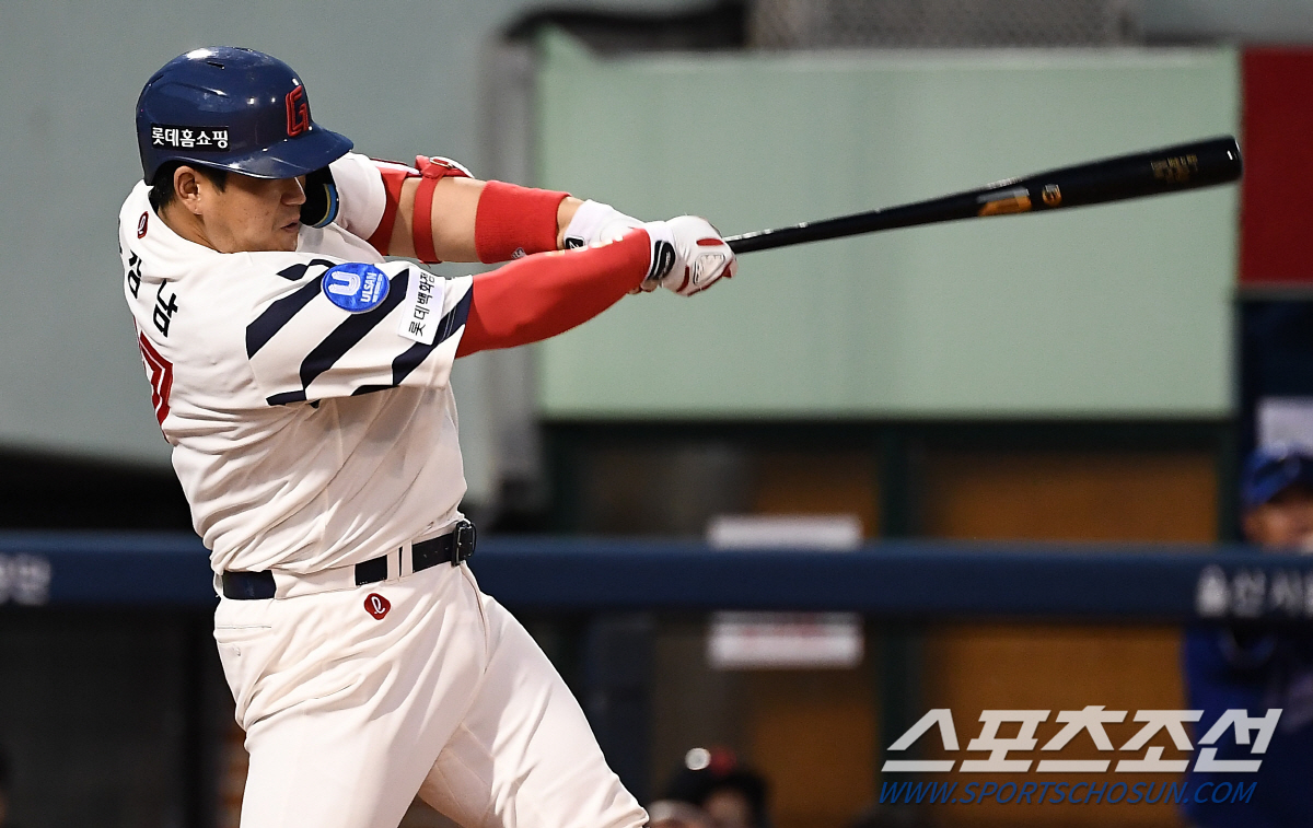 '배트 함부로 못 주겠네' 절친 유강남에게 쿨하게 준 배트에서 터진 스리…