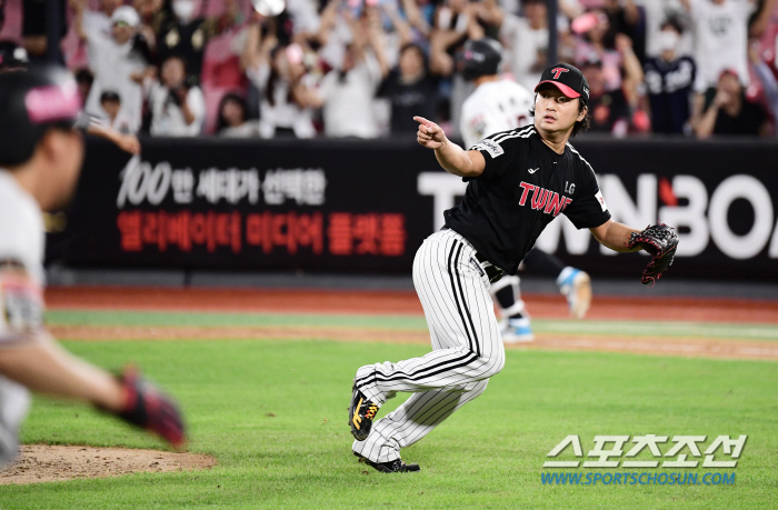 '충격적 4실점 끝내기 역전패' 이틀간 58구 고우석, 그는 왜 변화구 …
