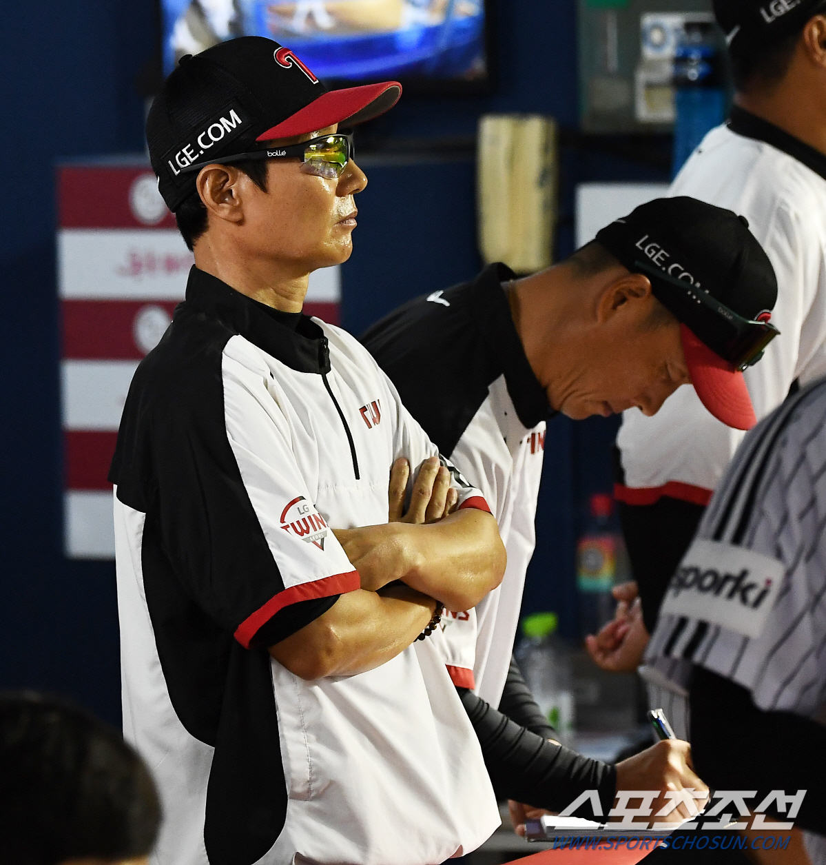 '충격적 4실점 끝내기 역전패' 이틀간 58구 고우석, 그는 왜 변화구 …