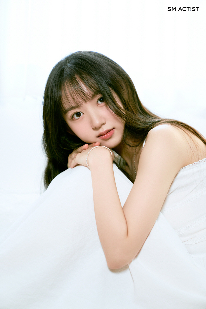 SM 신예 라미, 동화 속 공주 비주얼…싱그러운 분위기