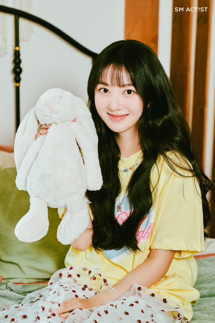 SM 신예 라미, 동화 속 공주 비주얼…싱그러운 분위기