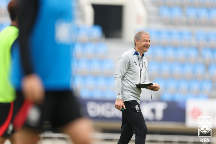 '해트트릭 손흥민-발롱후보 김민재 풀타임에도' 클린스만호, '유효슈팅 1…