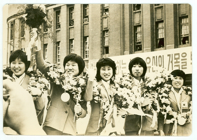 "우리후배들 힘내라!"'사라예보金 50주년'이에리사 전의원,1억원 기부의…