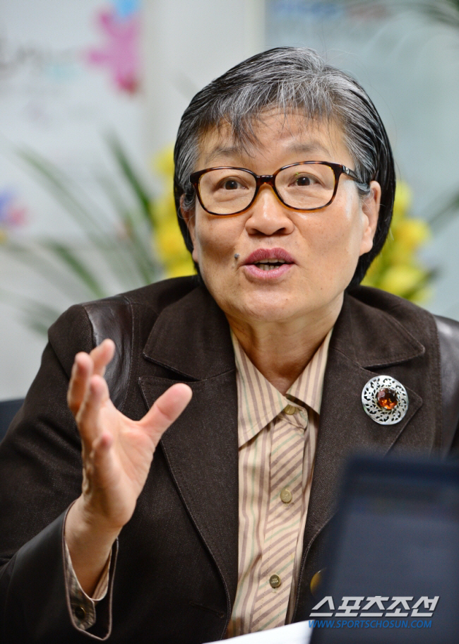 "우리후배들 힘내라!"'사라예보金 50주년'이에리사 전의원,1억원 기부의…