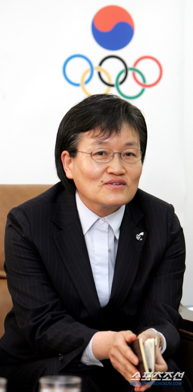 "우리후배들 힘내라!"'사라예보金 50주년'이에리사 전의원,1억원 기부의…