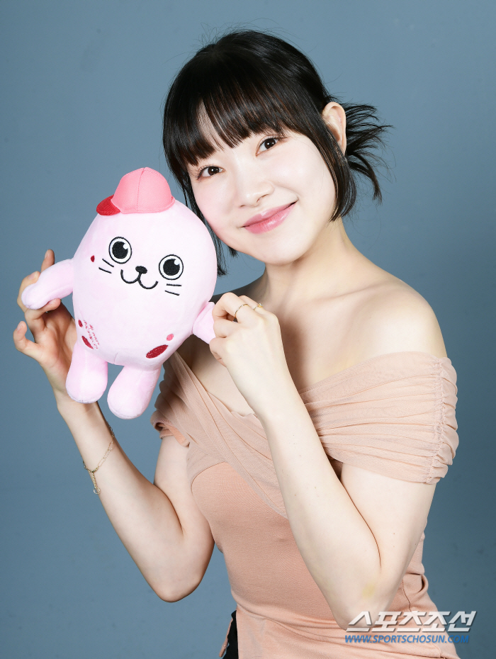[단독 종합]"내가 여기 있어도 되나"…김아영, 인생 첫 시상식서 품은 …
