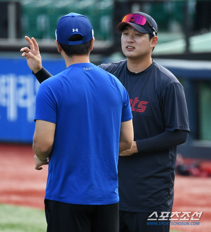 "포수→투수로 태극마크, 상상도 못했다" 인생역전 맛본 나균안…'룸메 예…