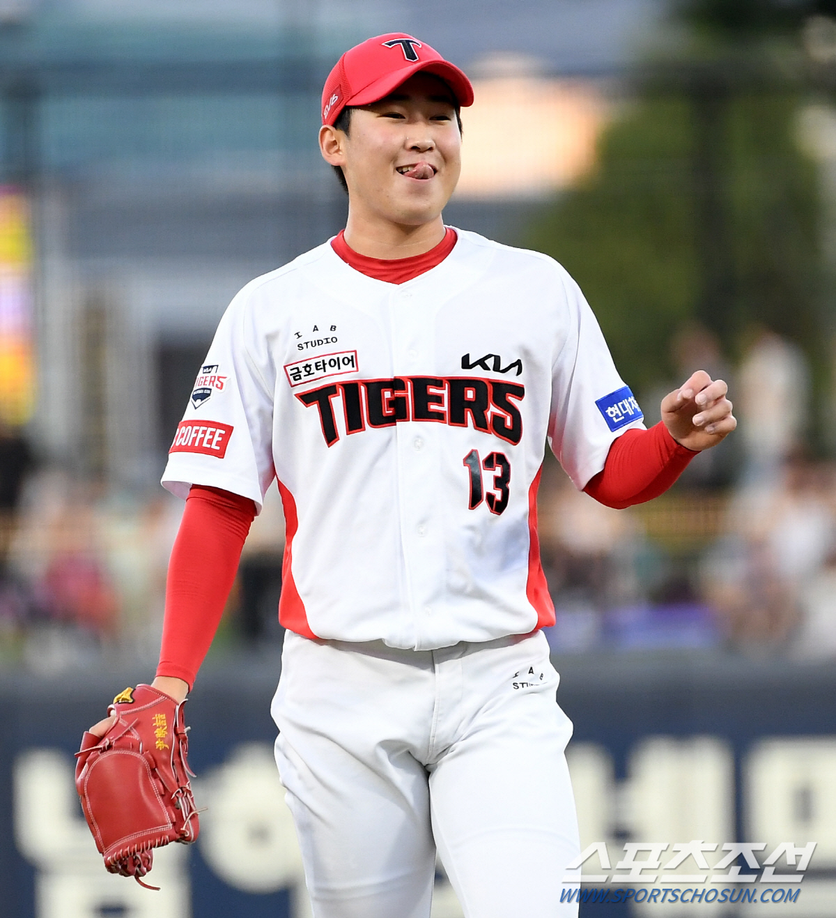 '이걸 안 잡아주시네' 해맑게 웃은 윤영철, 변화구가 볼이면 직구로 삼진…