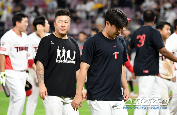 '이걸 안 잡아주시네' 해맑게 웃은 윤영철, 변화구가 볼이면 직구로 삼진…