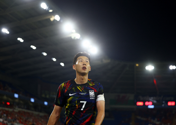 '손톱 해결책 아니야!' 전 EPL 스타의 '억지주장' "SON,타고난 …