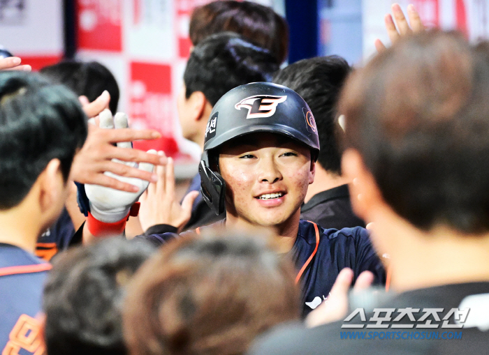 84일 만에 대포 가동…시즌 4호 결승 3점 홈런, 문현빈 "맞는 순간 …