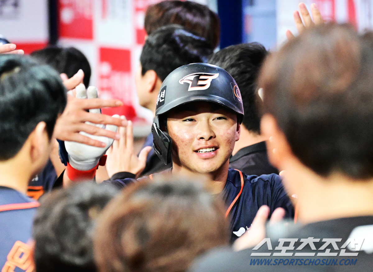 84일 만에 대포 가동…시즌 4호 결승 3점 홈런, 문현빈 "맞는 순간 …