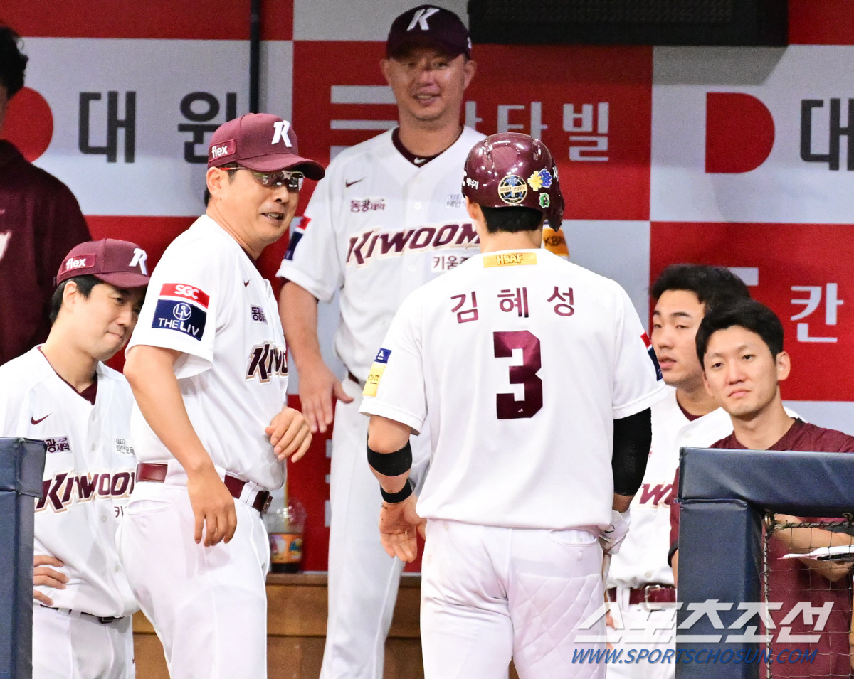 5안타→1안타→2안타→5안타, 주말 4연전 미친듯이 13안타…그래도 웃지…