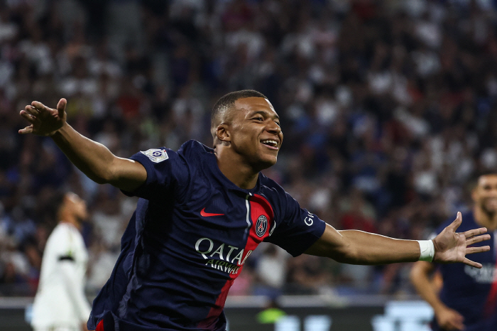 PSG '음바페 대체자' 찍었다→비니시우스 Jr., 음바페 거취 결정은 …