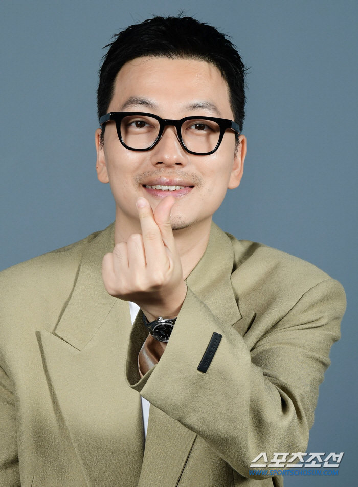 [단독②] 이동휘 "수상? 0.1%도 예상 못해..올해 가장 놀라운 일"…