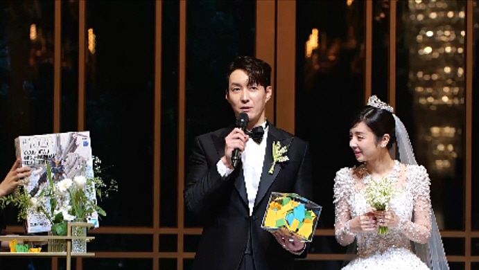 심형탁♥사야, 결혼식서 경품 추첨…하객에 '50만원 상당 로봇' 선물 (…