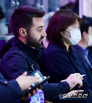 '강소휘 박정아 등 14명' 세자르호, 파리올림픽 예선전 위해 폴란드行