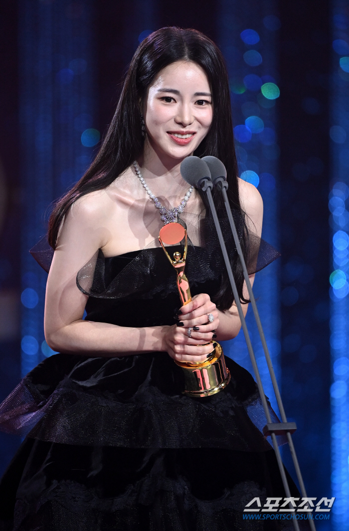 [단독①] 임지연 "'몰표' 심사평에 행복 비명..♥이도현도 '글로리!'…