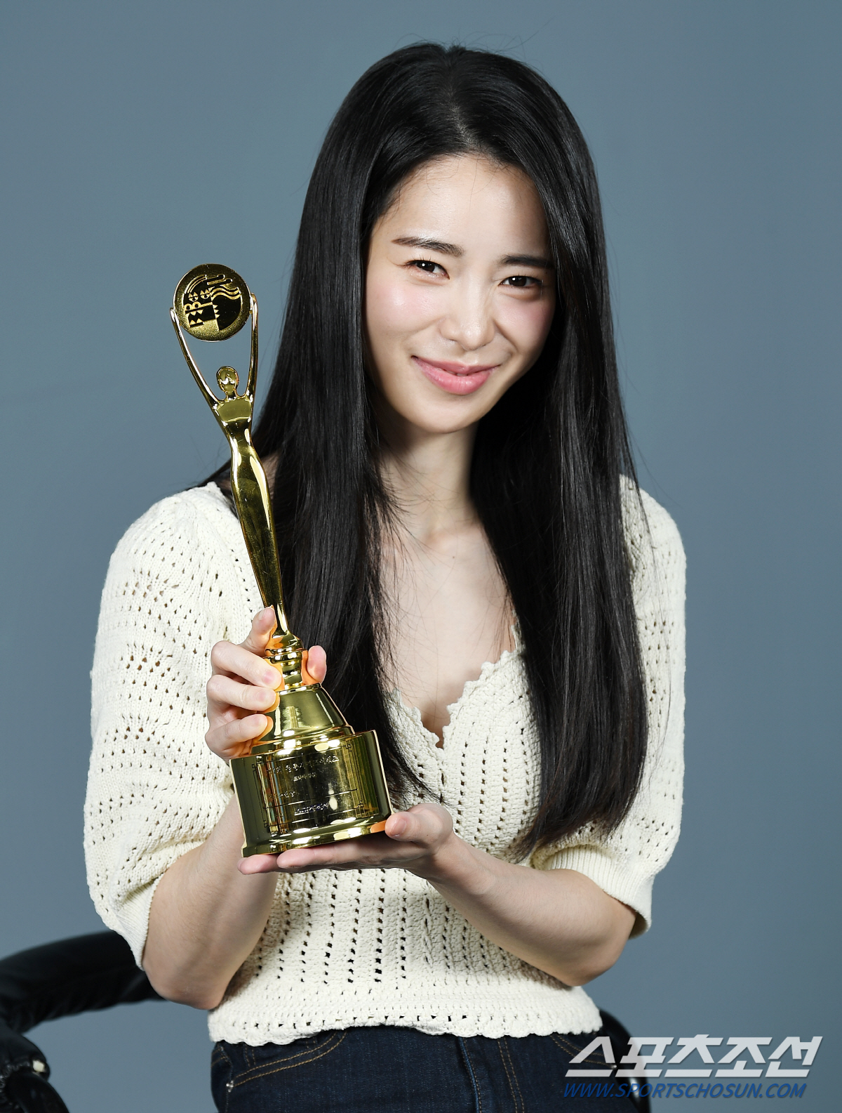 [단독①] 임지연 "'몰표' 심사평에 행복 비명..♥이도현도 '글로리!'…