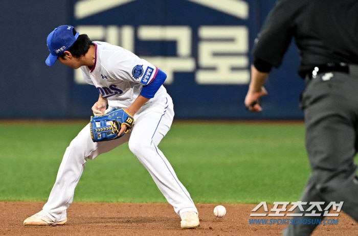 가슴 철렁했던 실책+만루 위기 속 고개 숙였던 2년차 유격수, 회심의 아…