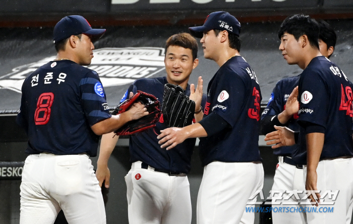 '40분 늦어진 시작→허무한 6이닝 강우콜드' 롯데, KIA 잡고 3연패…