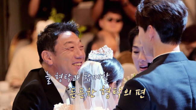 [SC리뷰]김재중, 곧 장가가나…심형탁♥사야, 결혼식서 부토니에 받았다(…
