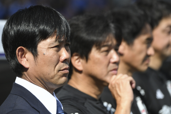 '인기 절정' 日 감독 WC 亞예선 변수까지 꼼꼼 대비, '기내 미팅 콘…