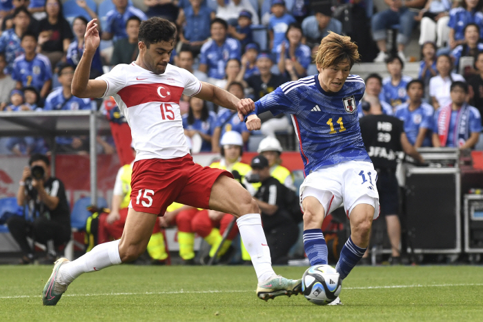 '인기 절정' 日 감독 WC 亞예선 변수까지 꼼꼼 대비, '기내 미팅 콘…