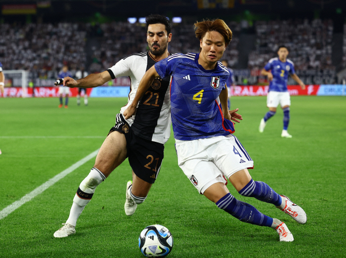 '인기 절정' 日 감독 WC 亞예선 변수까지 꼼꼼 대비, '기내 미팅 콘…