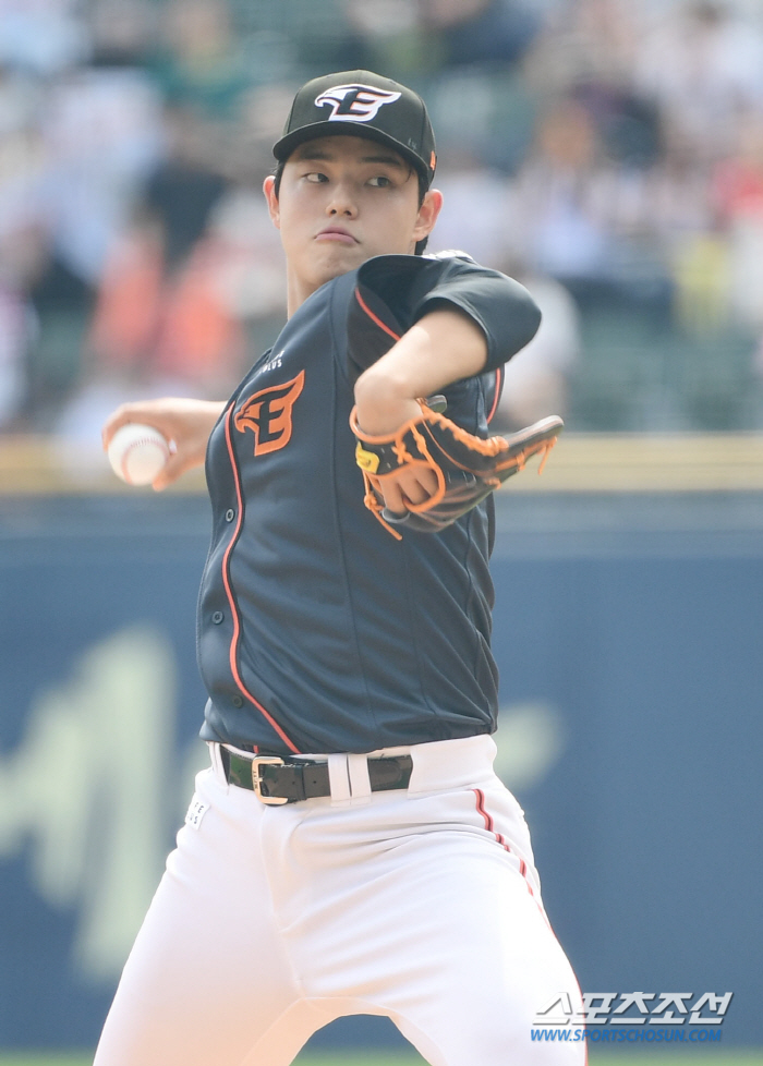 문동주→김서현→그리고 황준서까지…3년 연속 최하위 한화, 미래 최강 마운…