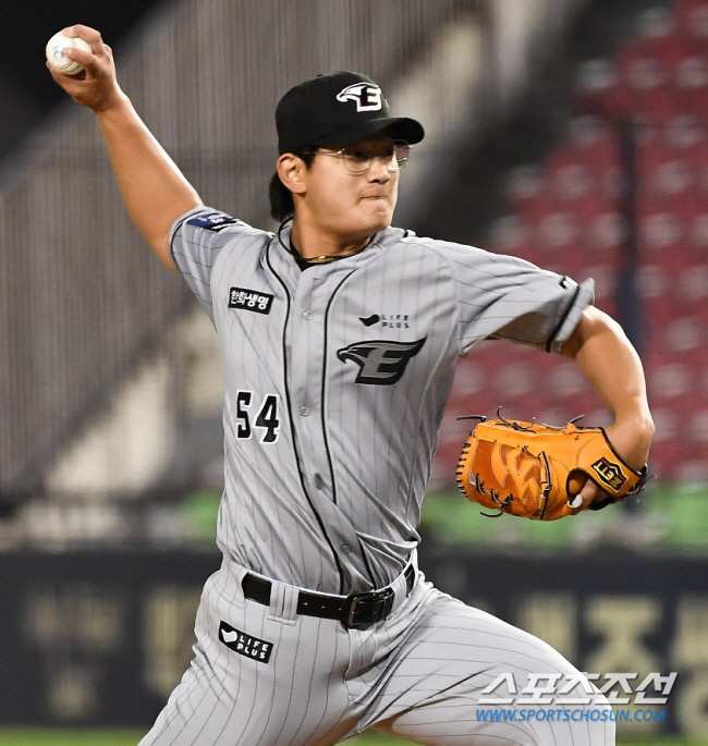 문동주→김서현→그리고 황준서까지…3년 연속 최하위 한화, 미래 최강 마운…