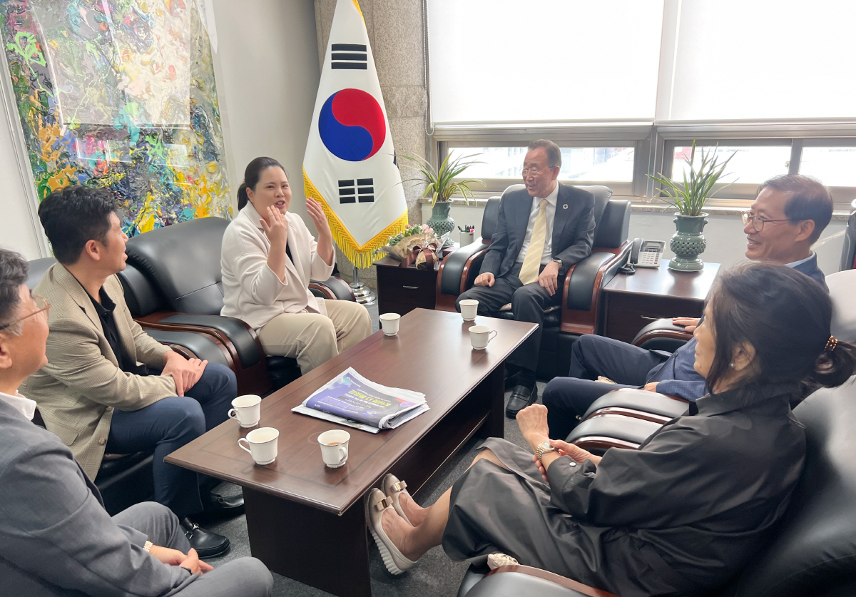 IOC 선수위원 후보 박인비 "올림픽 운동에 적극 동참"…반기문 이사장-…