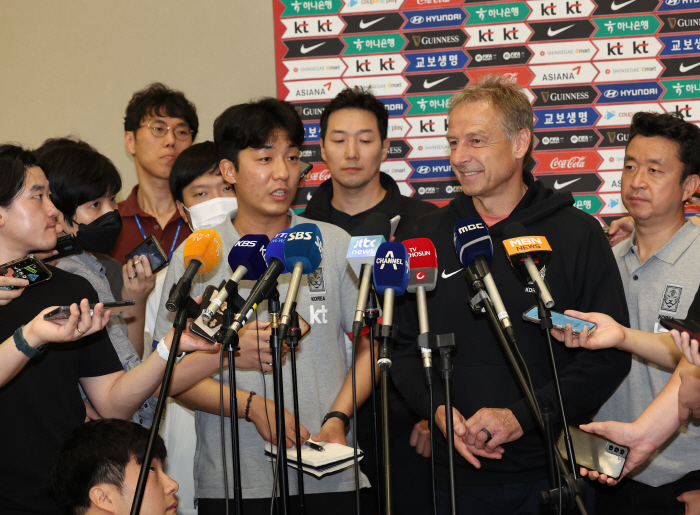[현장인터뷰]부정적 여론 속 '급 한국행' 클린스만 감독 "아시안컵 보고…