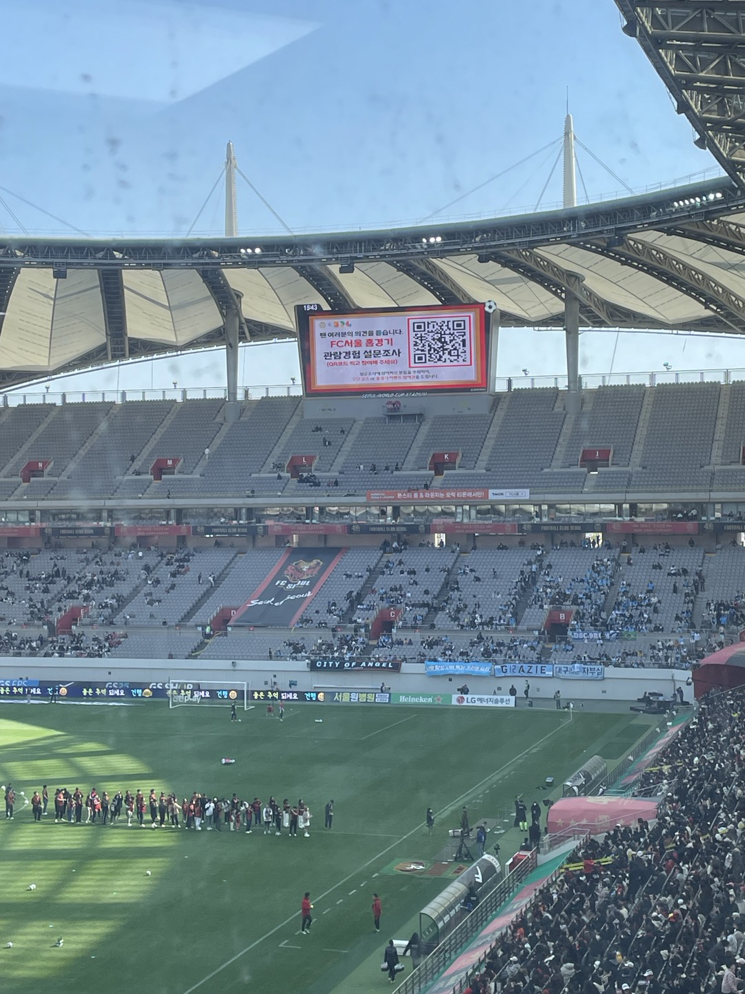 최초의 누적관중 40만명 돌파를 앞둔 FC서울, 그 뒤엔 '52g'가 있…