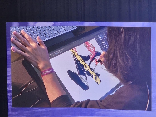 (부천=연합뉴스) 김경윤 기자 = 웹툰 작가 오세형이 15일 경기 부천 한국만화박물관에서 열린 '와콤과 함께하는 웹툰 세미나'에 참석해 작업 과정을 시연하고 있다. 2023.9.15 heeva@yna.co.kr