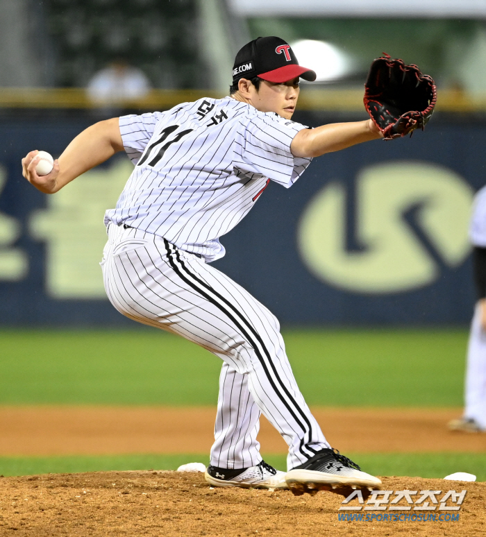 4승4S16홀드 불펜 핵심 중 핵심 멤버된 '원조 우승 청부사' 벌써 2…