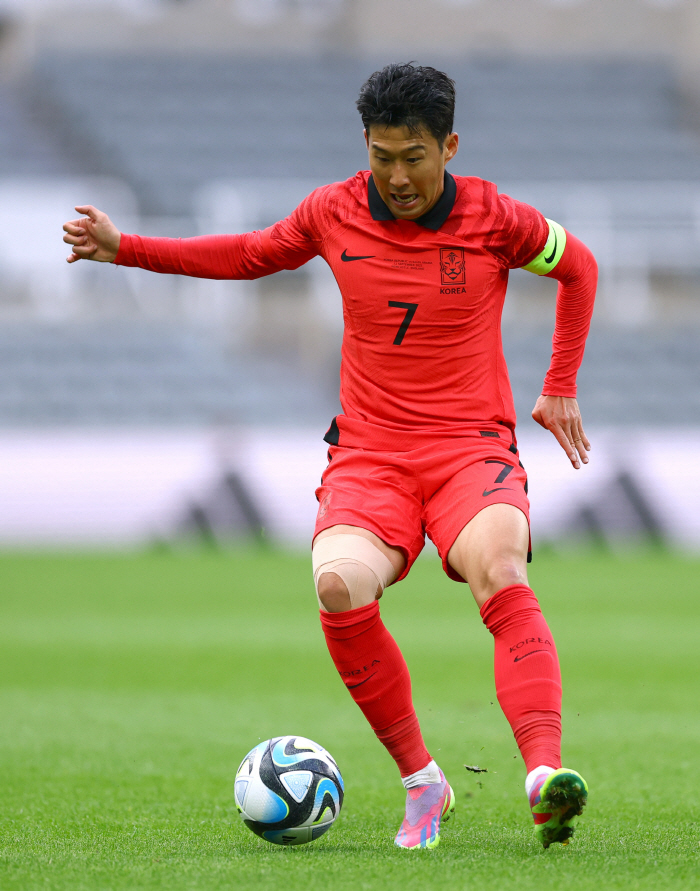 '부상 X' 손흥민 버젓이 토트넘 복귀 훈련 참가, 셰필드전서 유럽무대 …