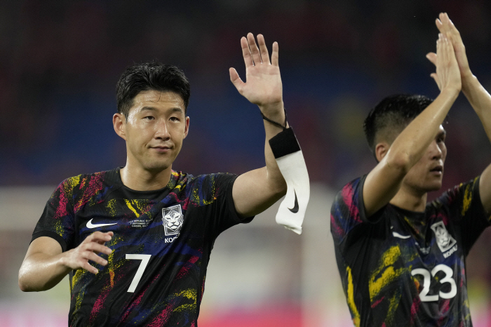 '부상 X' 손흥민 버젓이 토트넘 복귀 훈련 참가, 셰필드전서 유럽무대 …