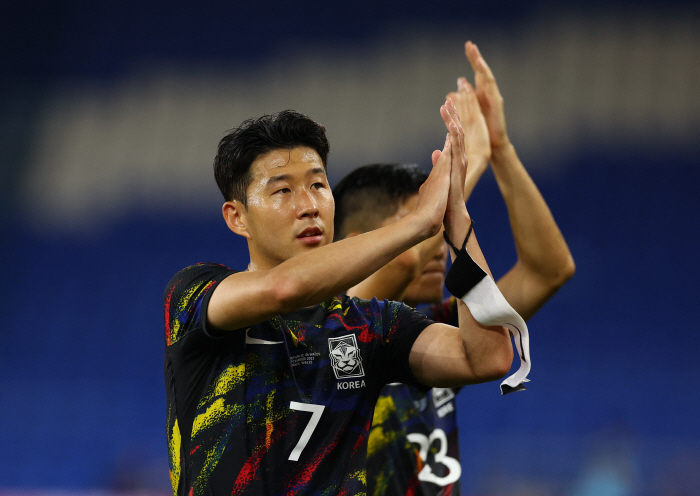 '부상 X' 손흥민 버젓이 토트넘 복귀 훈련 참가, 셰필드전서 유럽무대 …