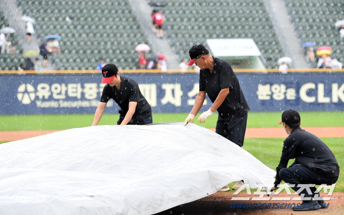 '2:3→우천 70분→8:3' 고우석 8회 2,3루 김강민-추신수 8구 …
